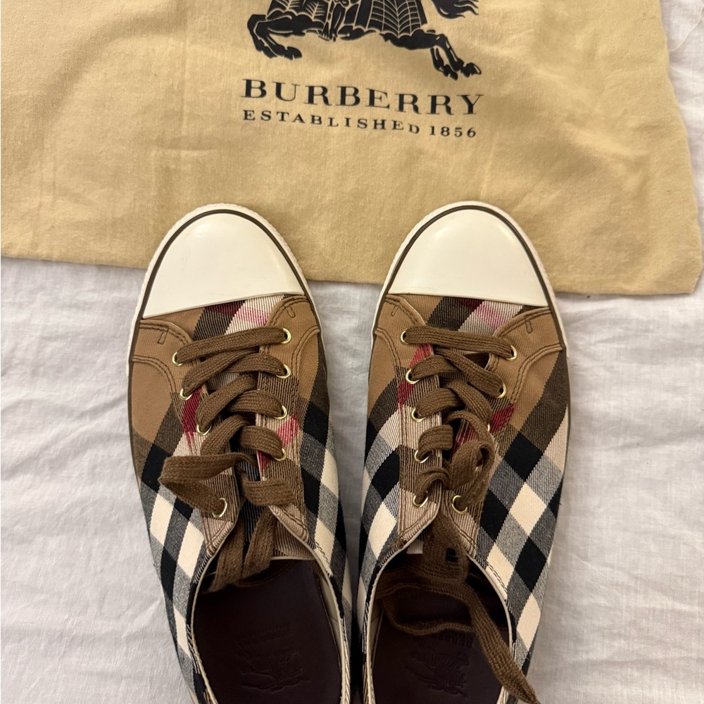 Authentic men’s Burberry trainers size 9 US